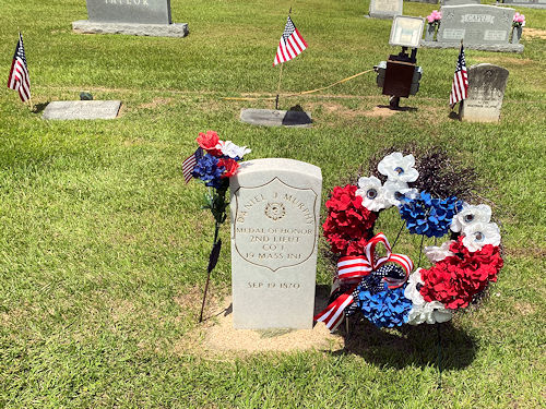 Tombstone of Medal of honor recipient 2LT Daniel J. Murphy.